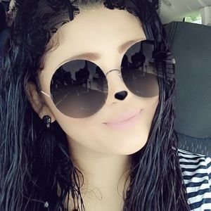 Meet your Posher, Ofelia